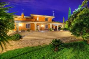 Villa piscina, calcio, tennis, beach-volley m990, Lecce