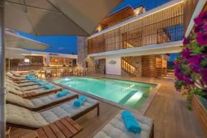 Dandelion Suites, Nikiti