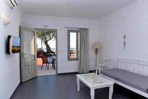 Villa Mare Angelica, Perivolos