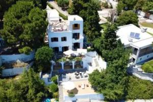 Aurélie Bleue Villa, Paleo Tsifliki