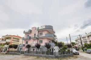 Design Suites Efharis (Chateau), Nea Peramos