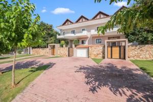 Inviting Villa in, Anavissos