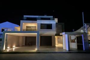 Vit'S sea Villa, Siviri
