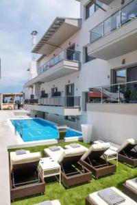 Sea Level - Adults Only 16 plus - 35