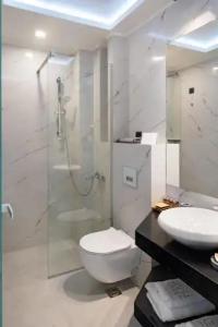 Sea Level - Adults Only 16 plus - 36