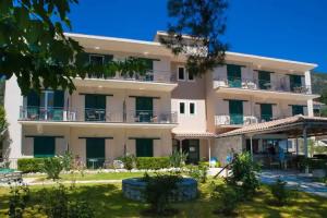 Marina Pansion, Nydri