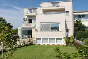 Agnadi Suites, Nikiana