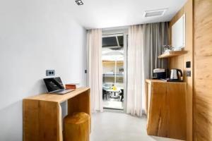 Emily's Luxury Suites, Pefkohori