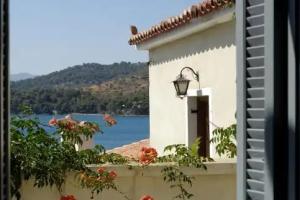 Sto Roloi Island Houses, Poros