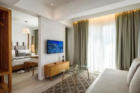 Solimar White Pearl - Adults Only - 23