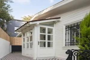 Gorgeous Bright Private 2bd Sea View Home! #24 Cottage, Istanbul