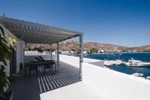 Chill & Co. Serifos, Livadion