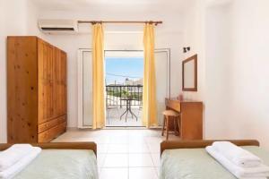 Dora Pool Studios by Konnect,150m from the Beach, Agios Georgios Argyradon