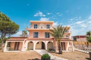 Southgate 6, Agios Georgios Argyradon