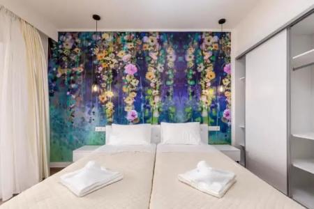 Aqua Luxury Suites