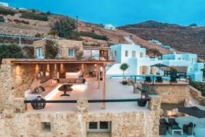 Cycladic Paradise -Stunning sunsets -private pool, Ano Mera