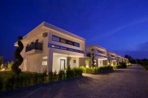 Beverly hills, Kusadasi