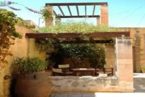 Villa Alexandrou, Vamos