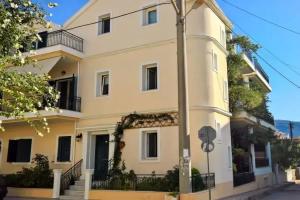 Casa Bougainvillea, a loft apartment in the heart of the town, Argostoli