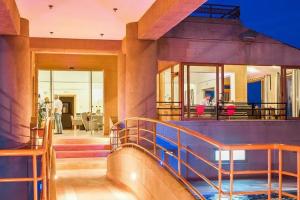 Ledras Beach Hotel, Gennadi