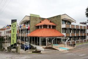 Maslina Otel, Akcay
