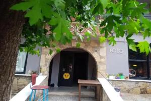 Yolo Otel, Ortaca
