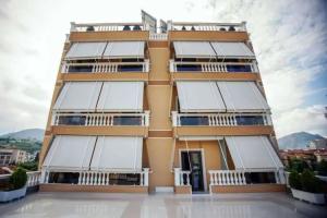 Hotel Borova, Corce