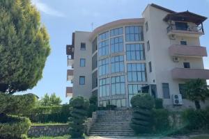 Lukas Hotel, Golem