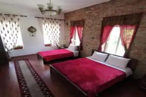 The Twins' House - Binjaket, Corce