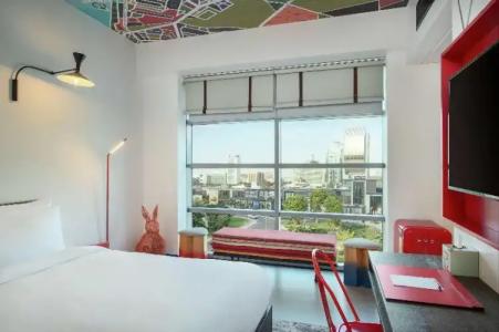 Hampton by Hilton Dubai Al Seef - 40