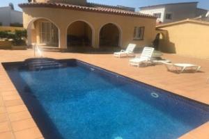 89 Bonita Casa Con Piscina Privada, Empuriabrava