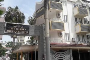 Life Garden Hotel, Side