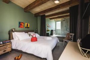 Talbot and Bons Boutique Bed & Breakfast Hotel