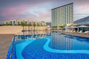 Royal M Beach Resort, Al Aqah