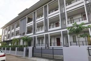 Parisa Place Hotel, Roi Et