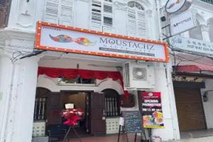 Moustachz Hauze Hotel