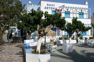 Artemis Santorini, Kamari
