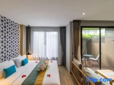 The Lake Chalong SHA Plus - 100