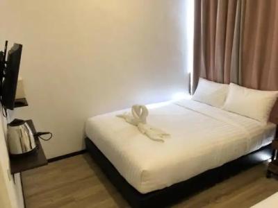 Glur Phuket Patong Beach - 83
