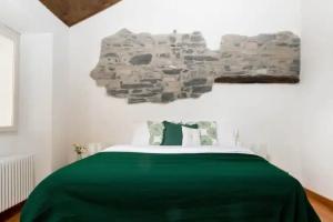 ALTIDO Warm Family Flat for 4, with Free Parking, Faggeto Lario