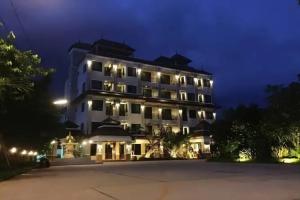 The Green Residence 304, Si Maha Phot