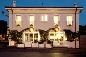 Sasaràl Suites, Cesena