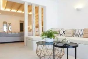 Phos The Boutique, Akrotiri
