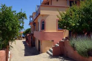 Ocea Retreat, Karlovasi