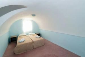 Leon Santorini Apart-hotel, Perivolos