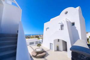 White Harmony Suites, Megalokhori