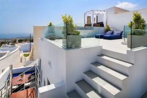 Mirinda Villa, Fira