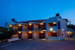 Orelia Pension, Tolo