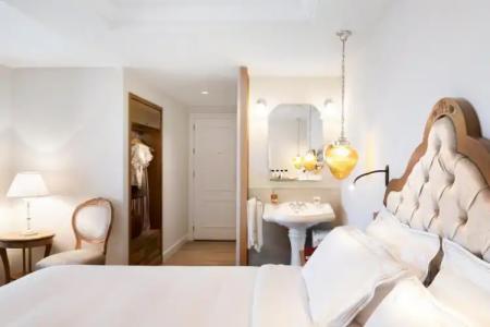 Legacy Gastro Suites - 99