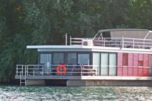 FLOATING 44 _ Haustiere moe Hotel, Xanten